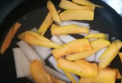 山药南瓜炒荷兰豆的做法
