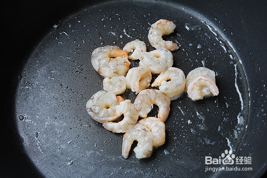 清淡又营养、还能给孩子补钙的海带虾仁炒蛋