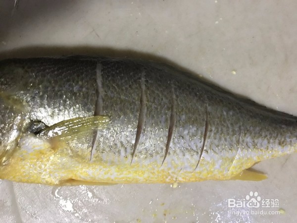 豆瓣蒸抱腌黄鱼