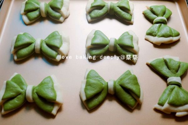 双色蝴蝶结面包