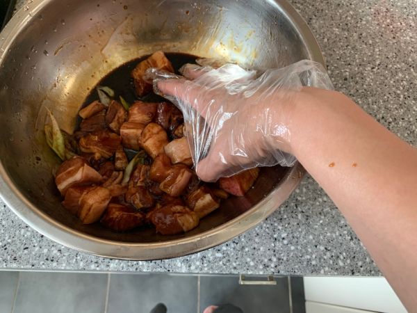 鲜肉咸蛋黄粽子