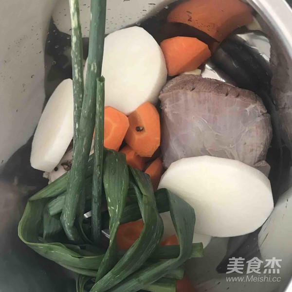 清炖牛肉汤的做法