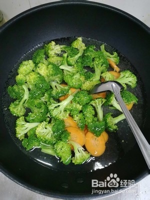 健康养生佳品胡萝卜西兰花的做法