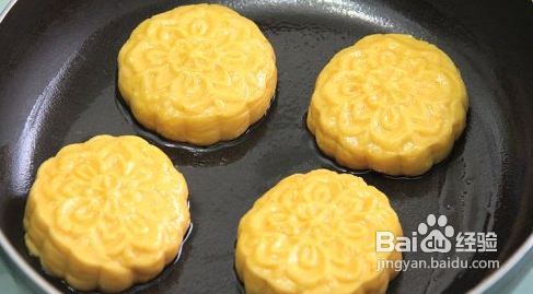 让你流口水的平底锅“南瓜小米饼”