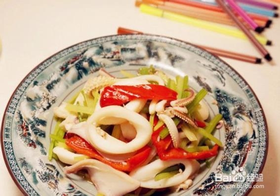 芹香彩椒鱿鱼的做法