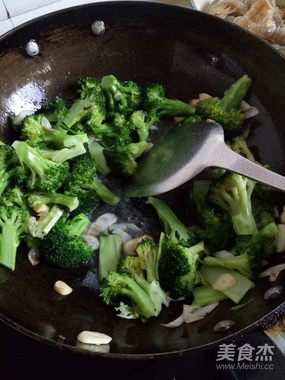 西兰花虾仁的做法