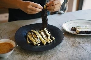 蒸茄子配川味蘸料的做法