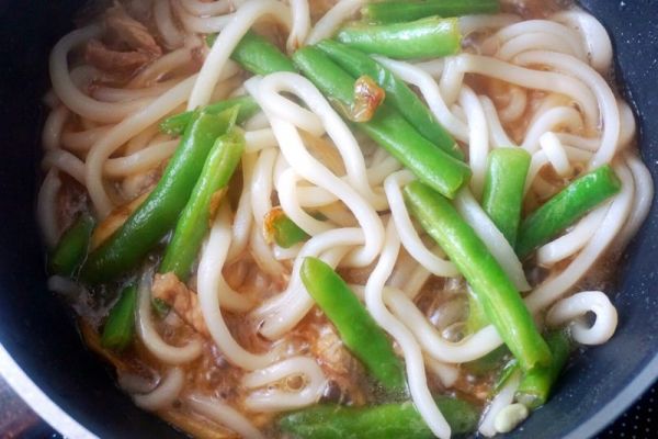 四季豆焖乌冬面
