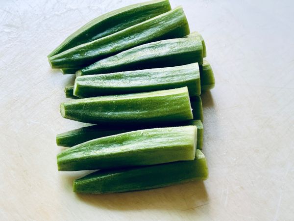 秋葵蛏子水蒸蛋