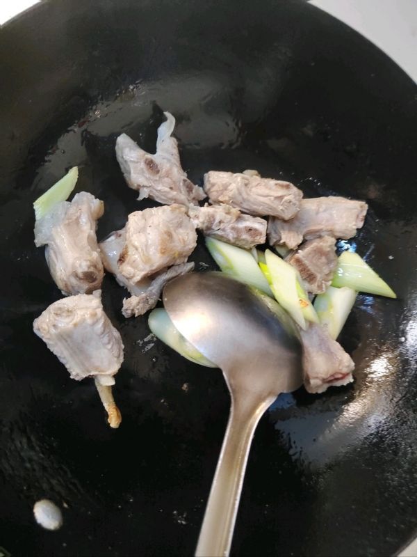 山药萝卜玉米排骨汤