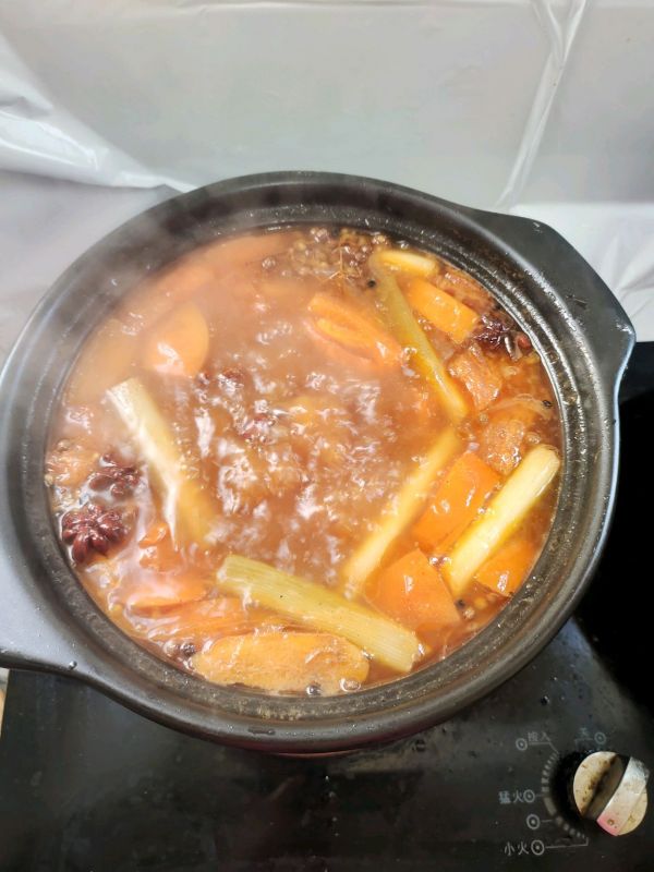 西红柿土豆牛腩煲