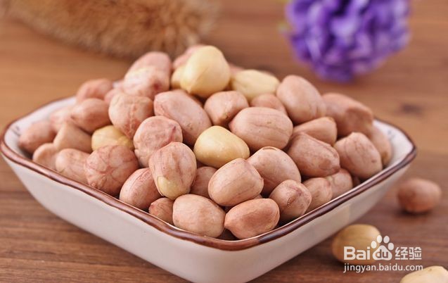 如何在家中制作花生炖猪蹄