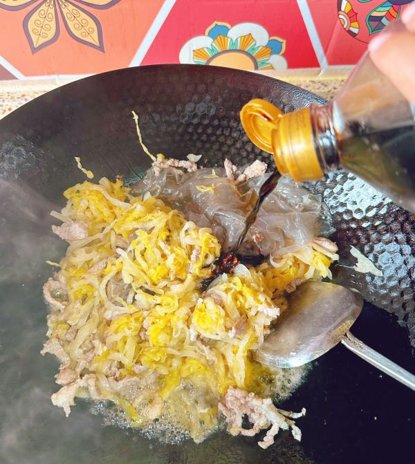 五花肉炒酸菜粉皮