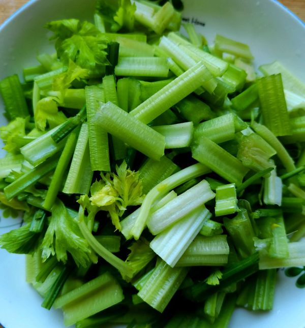 减脂素菜腐竹芹菜