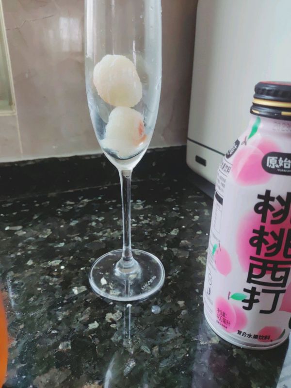 桃桃西打青梅饮