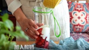 食补养生【草莓冻酸奶薄脆】的做法