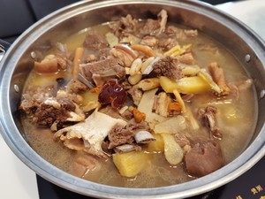 如何做滋补的羊肉煲?