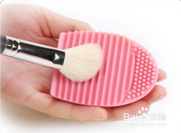 实用扫盲︱阿泰哥跨境购教你正确清洁化妆刷