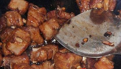 怎岩做香菇焖排骨