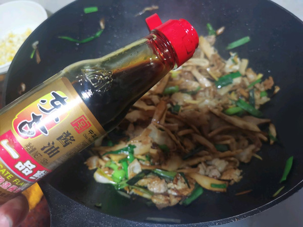 五花肉炒腌笋丝