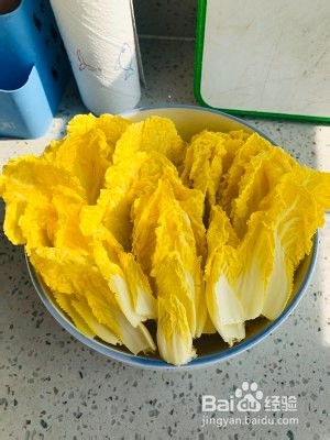 超级好吃的家常菜火腿炖白菜烹饪方法