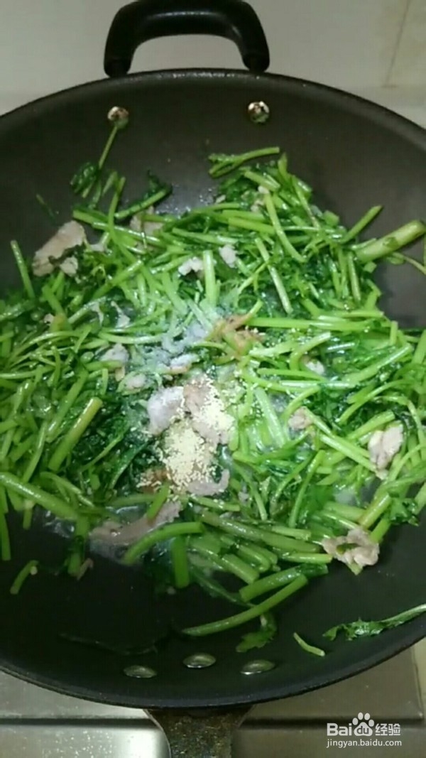 茼蒿炒肉的做法教程