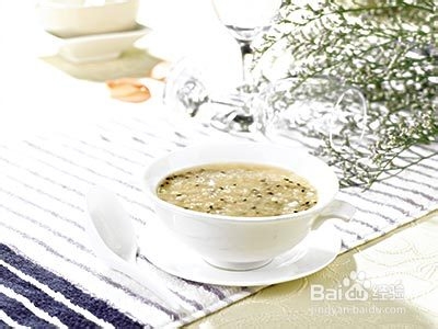 产后催乳食谱之猪肉类：[8]黑芝麻猪蹄汤