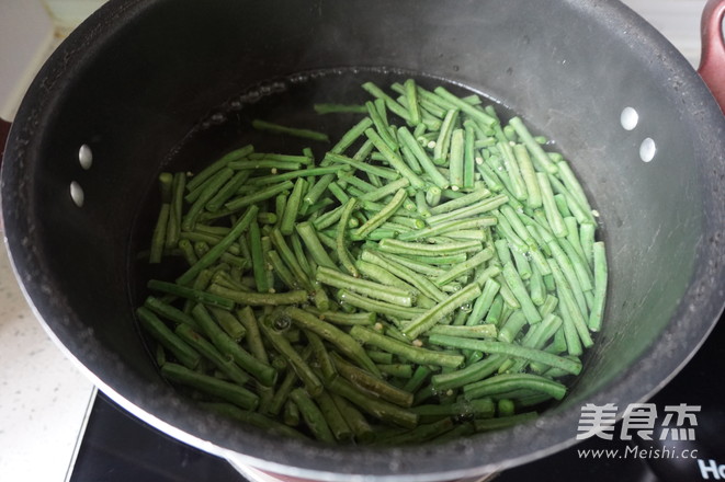 蒜泥麻香拌豇豆