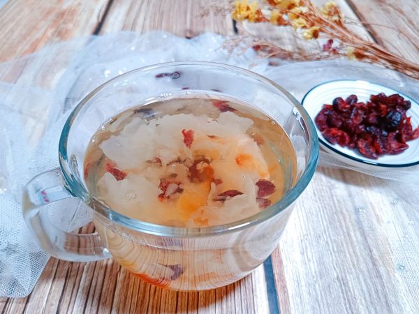 蔓越莓桃胶雪燕羹