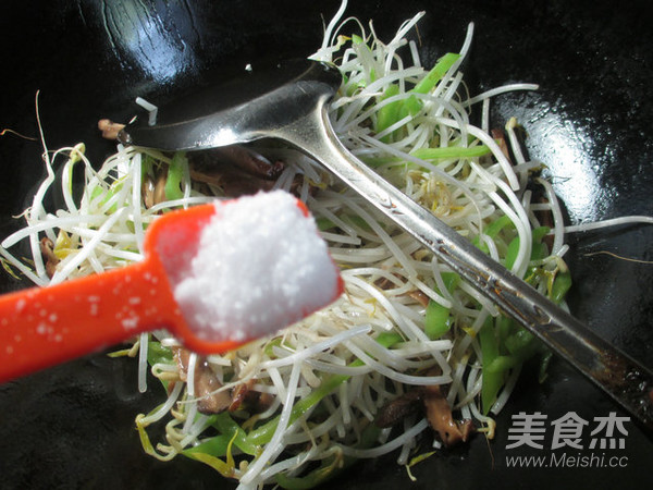 香菇尖椒炒绿豆芽