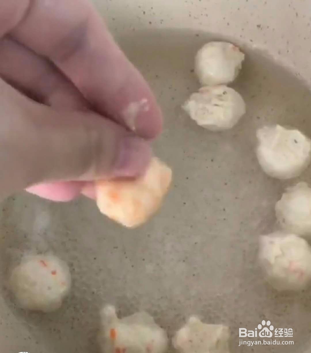 一岁以上宝宝制作鸡肉丸子汤做法