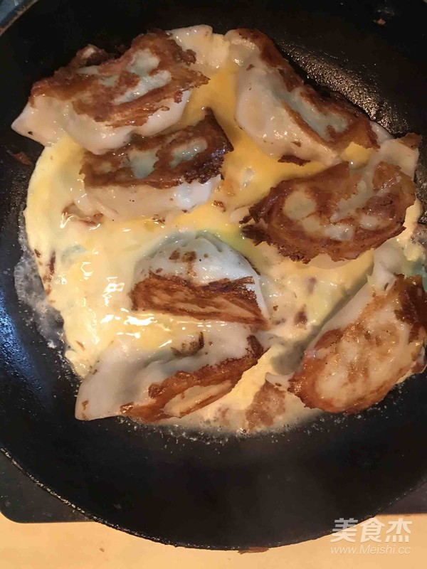 剩饺子变身的做法