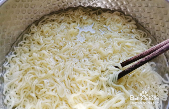家常小吃：拉面炒年糕