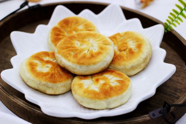 洋葱猪肉香菜发面馅饼