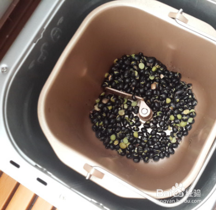 如何制作养生醋泡黑豆呢？