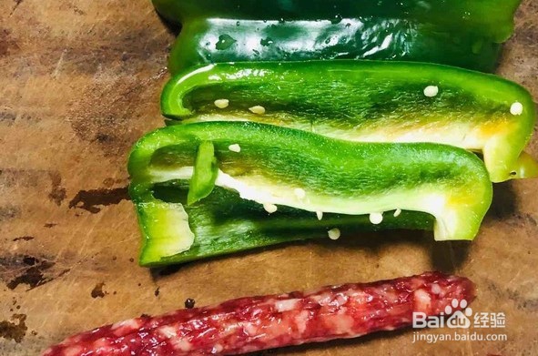 怎么做腊肠炒青椒