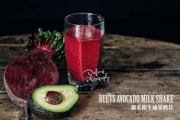 甜菜头牛油果奶昔