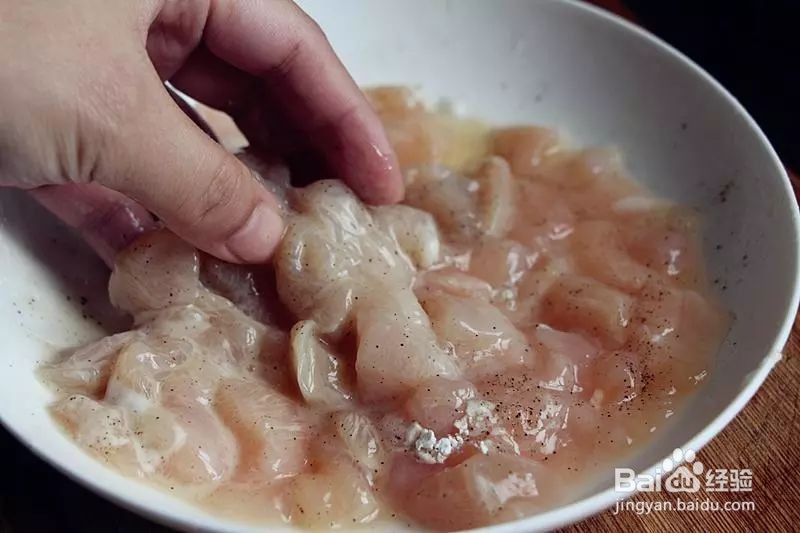 秋葵炒鸡丁怎么做？#校园分享#