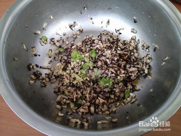 如何制作茴香香菇馅发面蒸饺