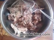 白菜炖排骨的做法