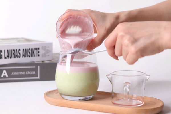 蔓越莓牛油果混合奶昔