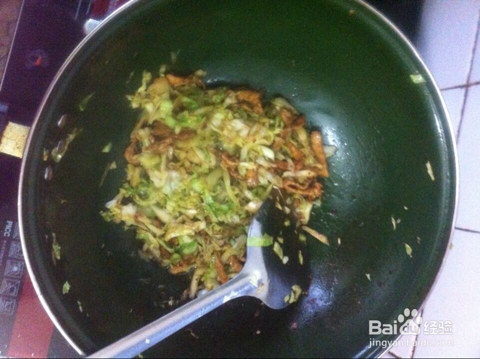 卷心菜怎样炒肉丝好吃