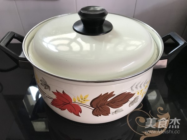 鲜香猪骨炖萝卜