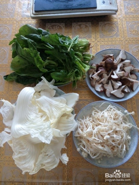 抓住家中的美食：[1]烹制西红柿羊排火锅