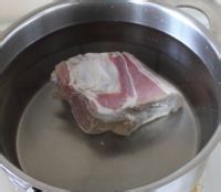 教大家火腿骨海鲜白萝卜汤的做法