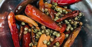 如何制作香辣美味的水煮肉片