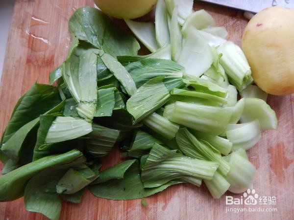 家庭自制油菜炒土豆片