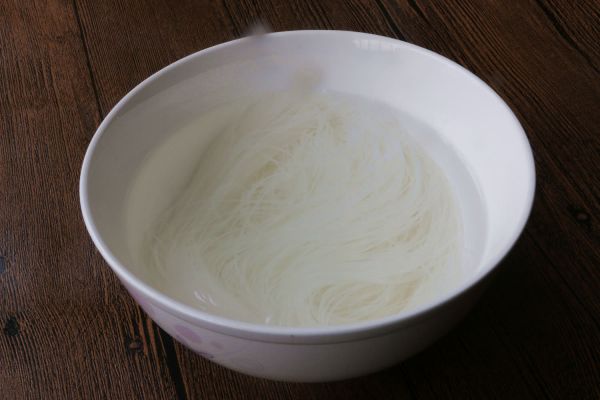 腊肠粉丝娃娃菜