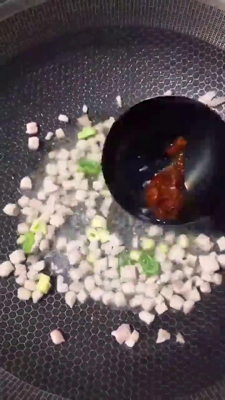 豆角炒肉怎么做？