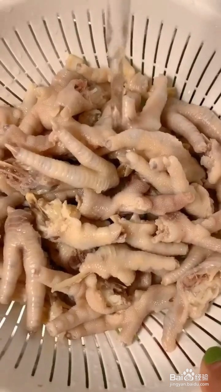 如何自制美味好吃的红烧鸡爪